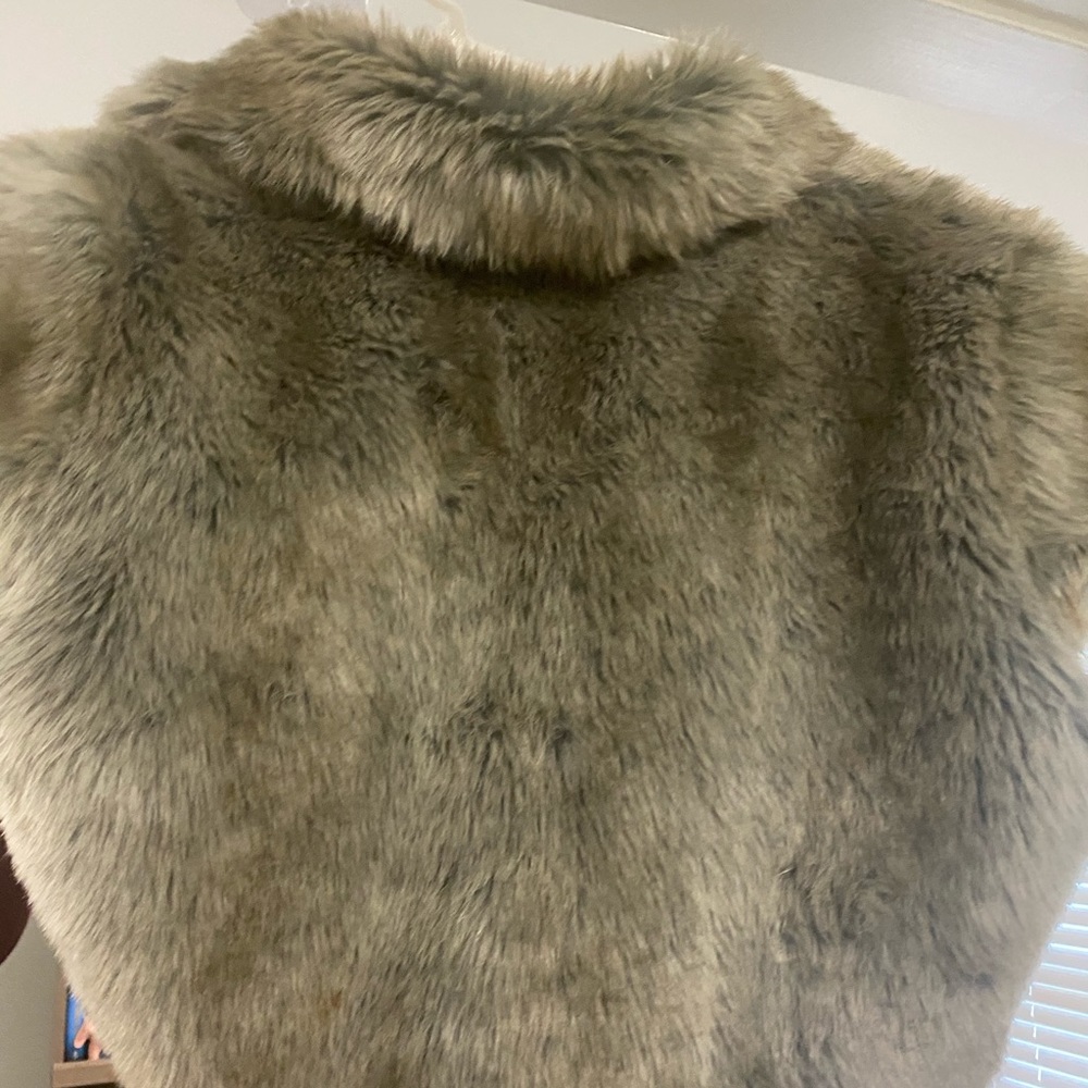 Elle faux fur vest